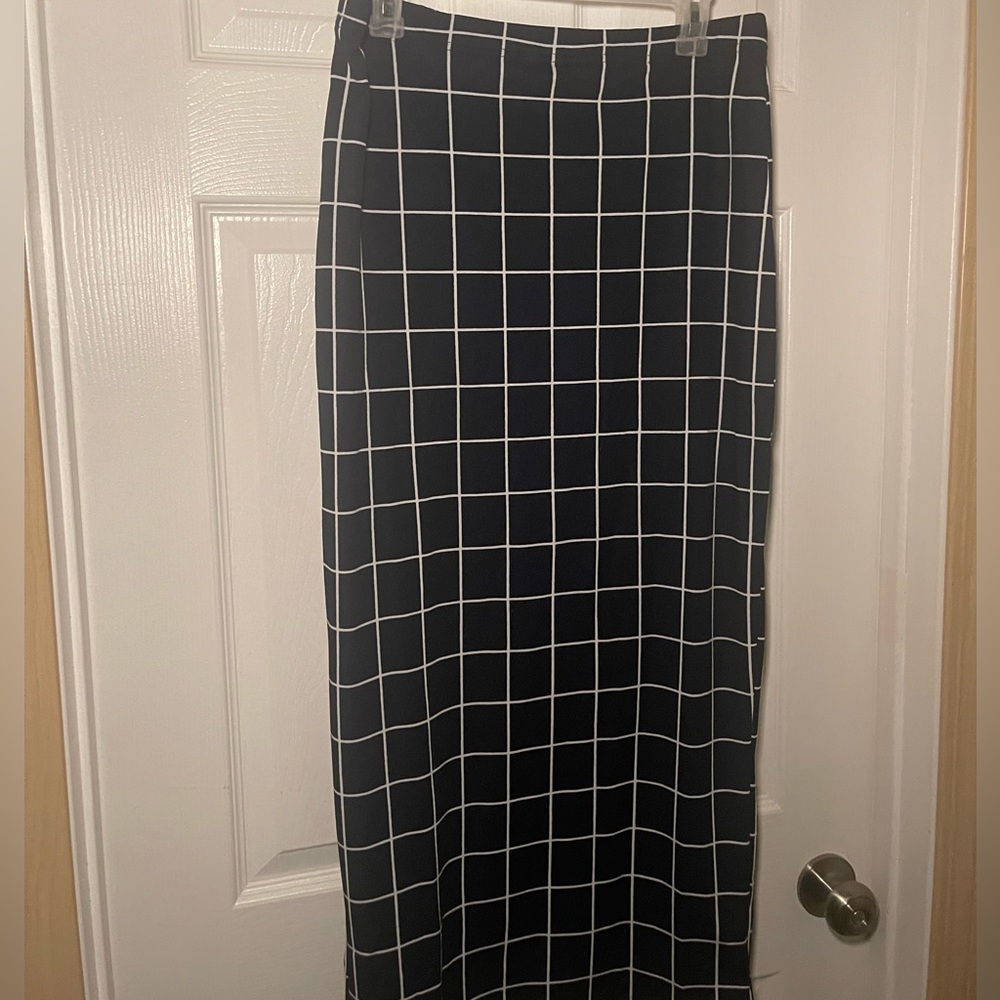 Form fitting skirt
